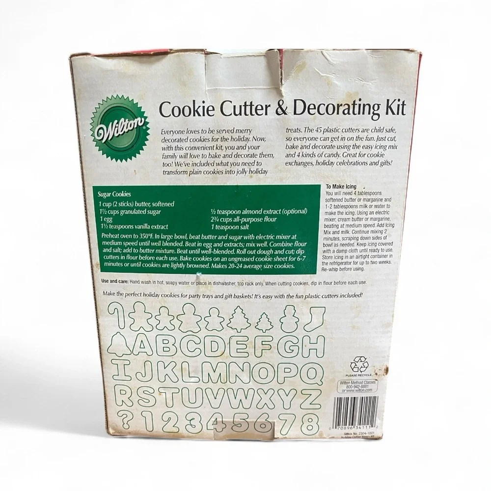 Vintage 2008 Wilton 45 piece Holiday Cookie Cutter Kit - Red and Green